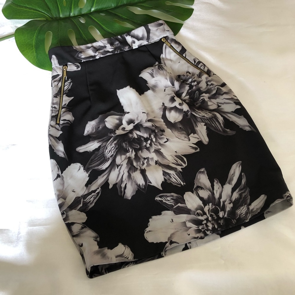 H&M Mini Floral Pencil Skirt Size 2